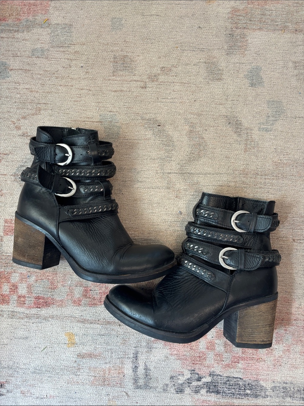 Source Unknown Black Leather Ankle Boots with Buckle Straps